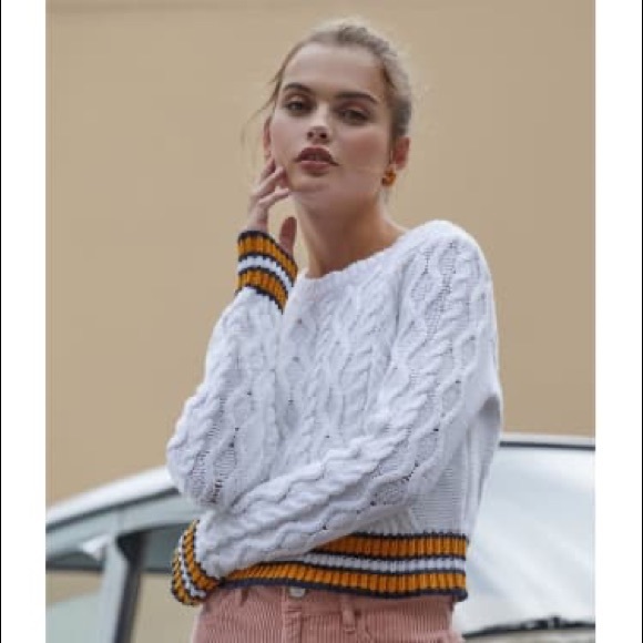 Kendall & Kylie Sweaters - 🤍Kendall&Kylie White Sweater🤍
